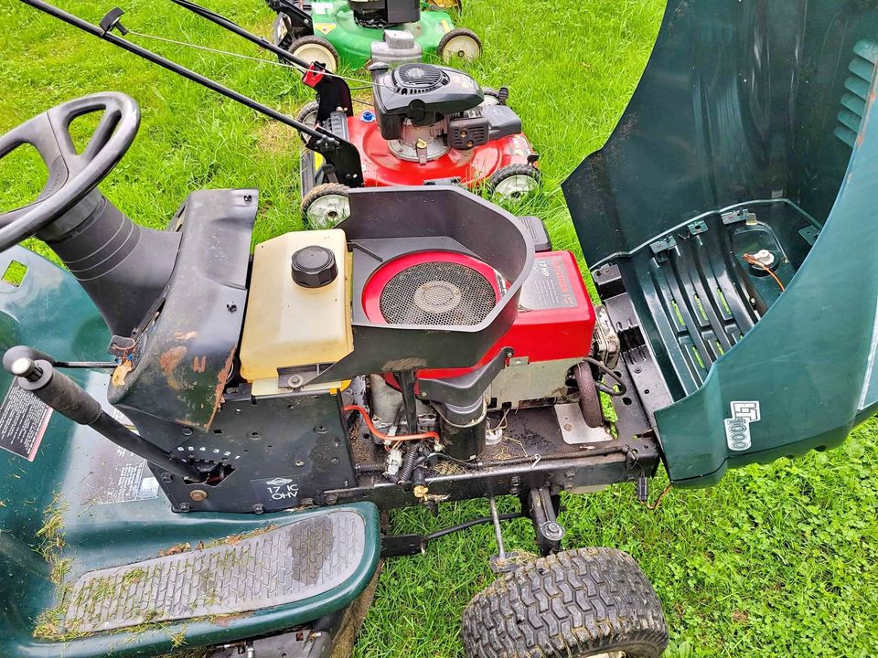 Product photo of craftsman riding mower lt1000